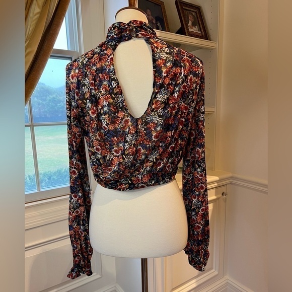 FREE PEOPLE Boho floral cropped top mock neck open back size small - Picture 4 of 10